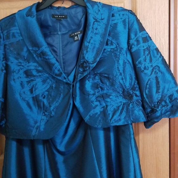 Formal dress - Picture 3 of 8